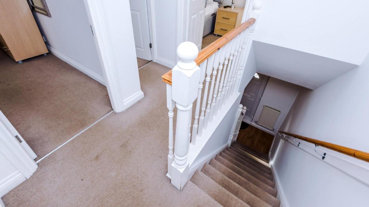 Newhall Road - 4 Bedroom Chester Home - Parking Wervin Exterior photo